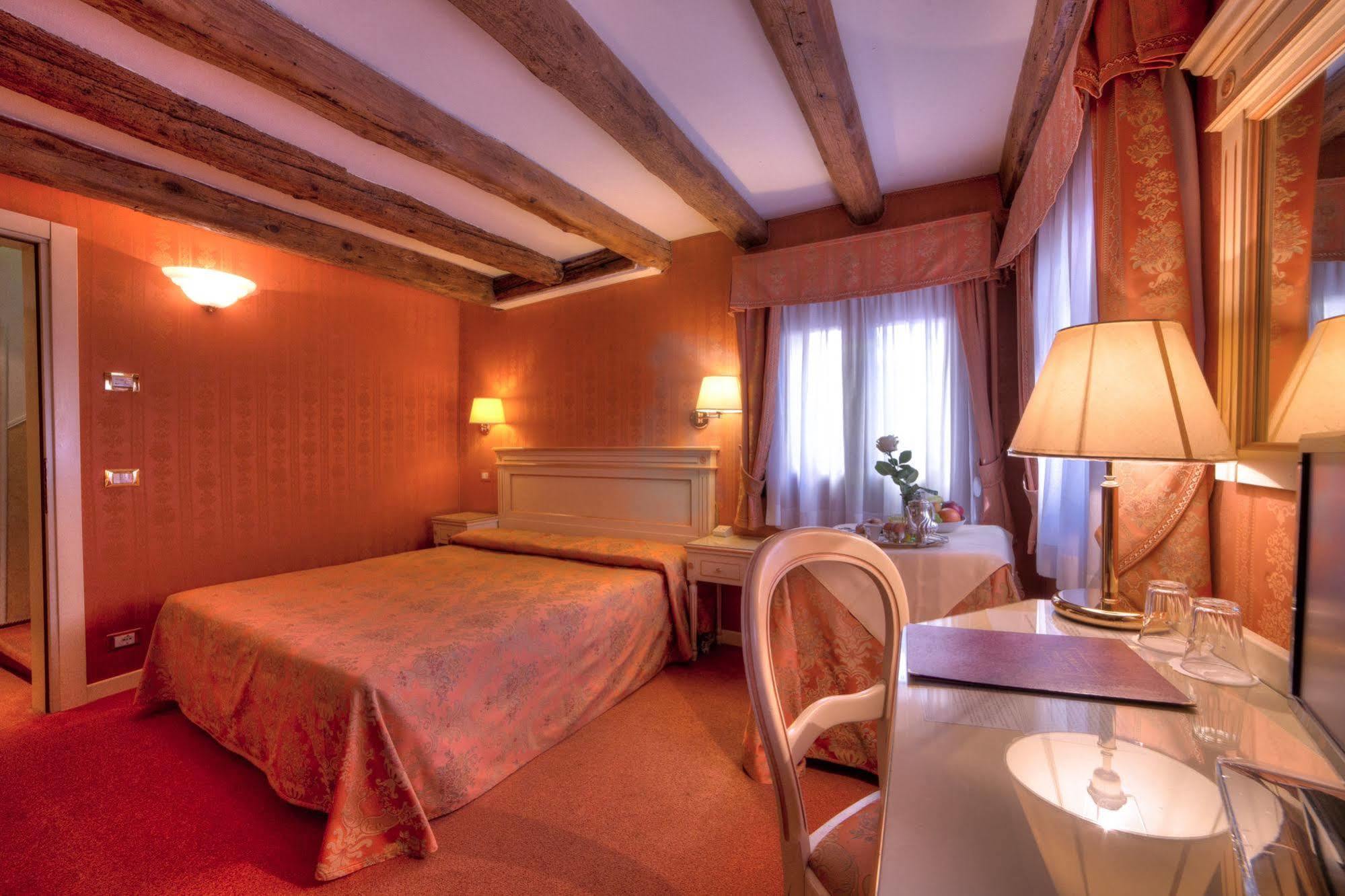 Bed and Breakfast Lanterna Di Marco Polo Venecia Exterior foto