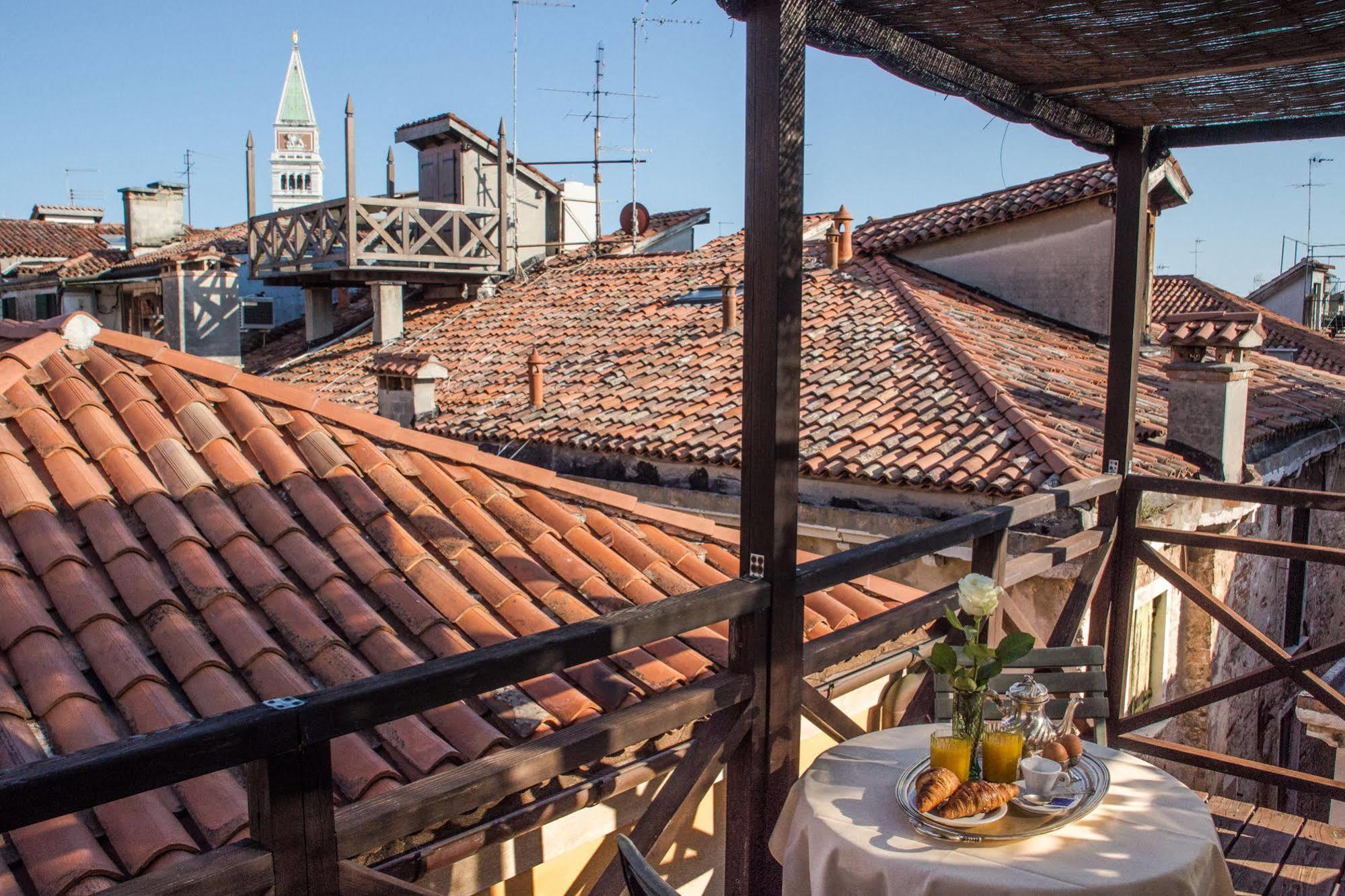 Bed and Breakfast Lanterna Di Marco Polo Venecia Exterior foto